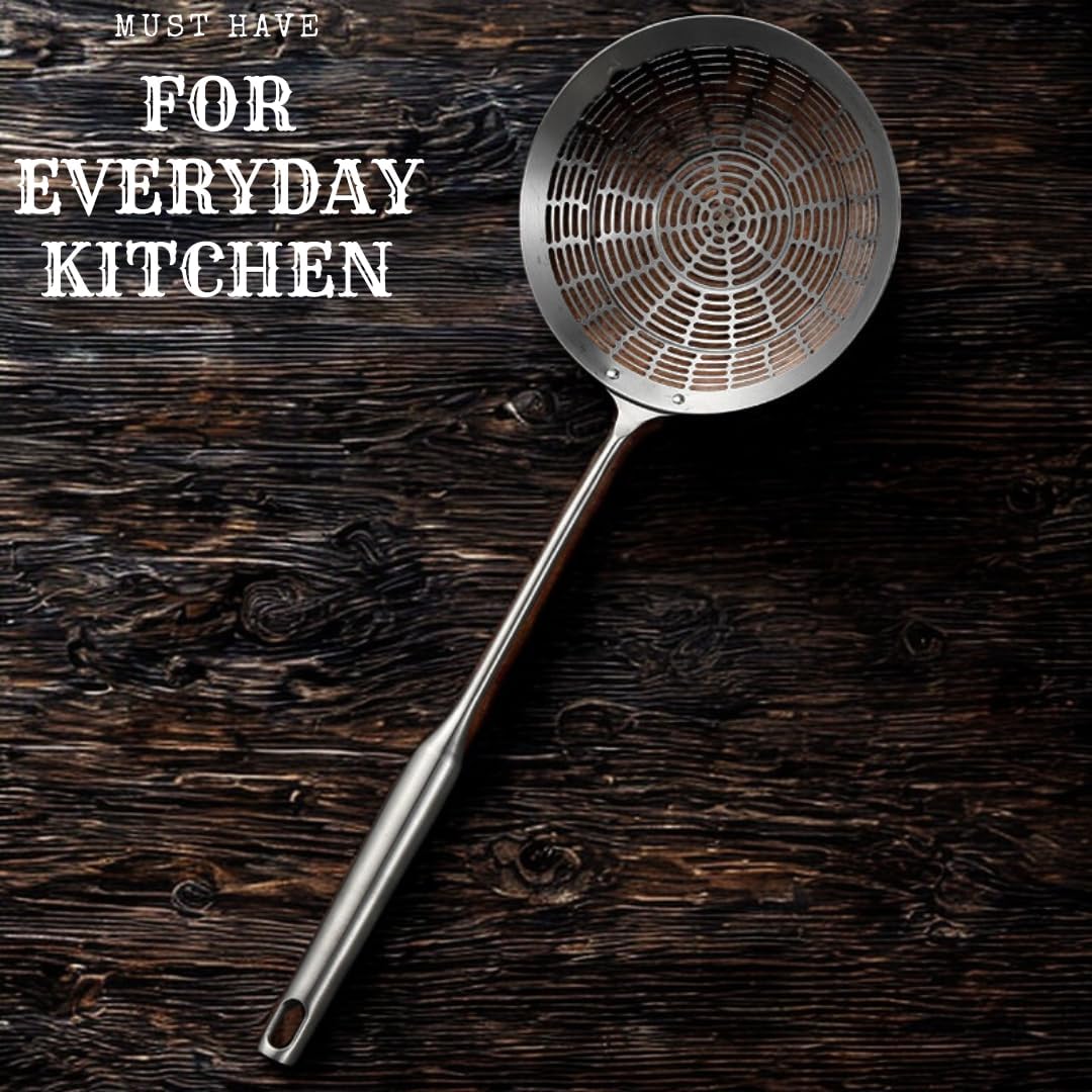 Spider strainer — heat-resistant long handle detail