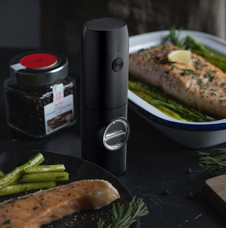 Electric kitchen grinder — one-touch grinding operation detail