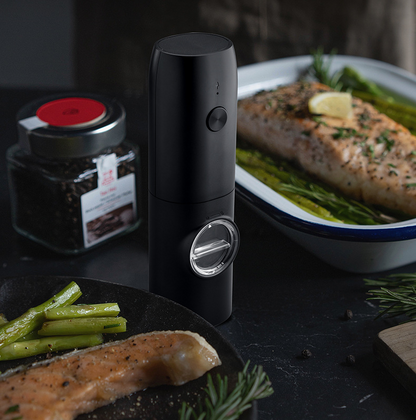 Electric kitchen grinder — one-touch grinding operation detail